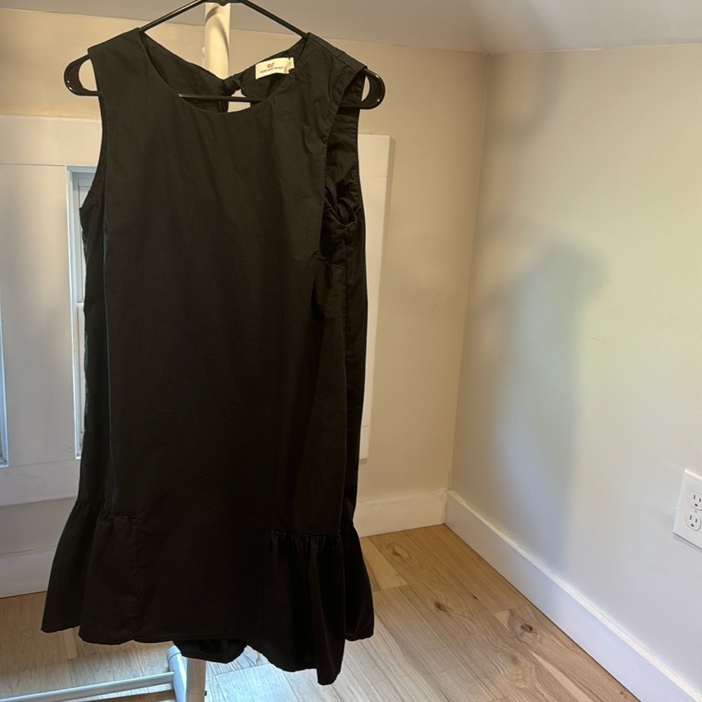 Vineyard vines black dress, size M
